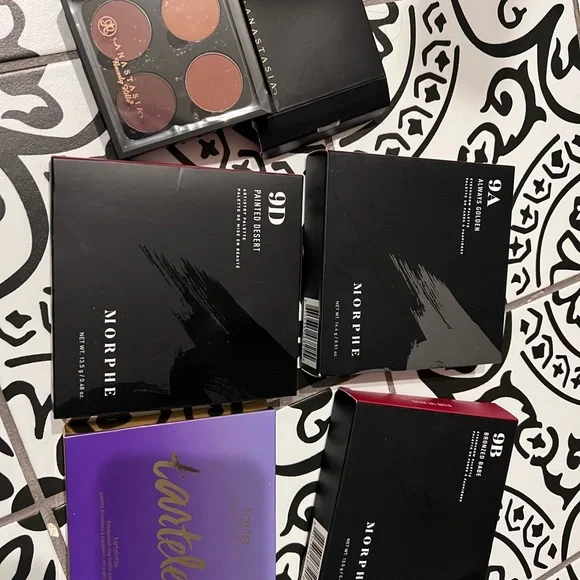 Makeup Bundle!!!!!!!!! Morphe, urban decay, and MORE